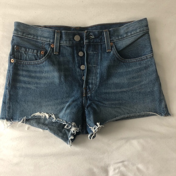 levis 501 cut off shorts